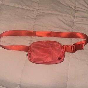 Lulumon belt bag